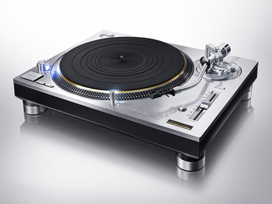 Technicsの高音質小型オーディオ「SC-C70MK2」。CD再生の“手間を楽しむ