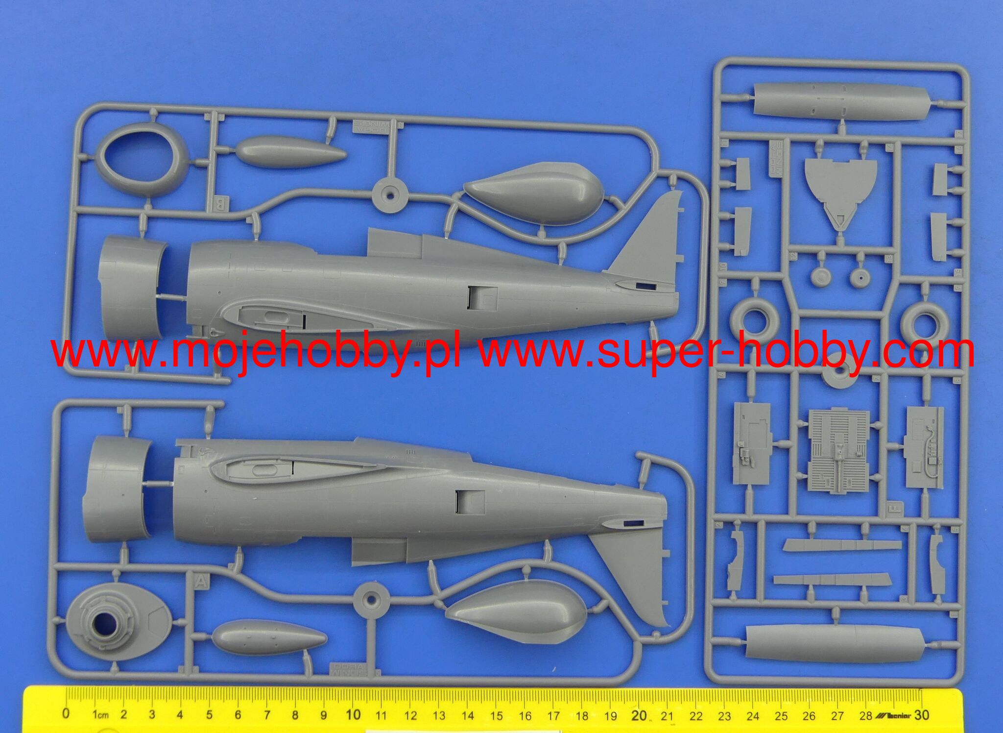 Republic P-47 C Thunderbolt with Ferry Tank Dora Wings 48054