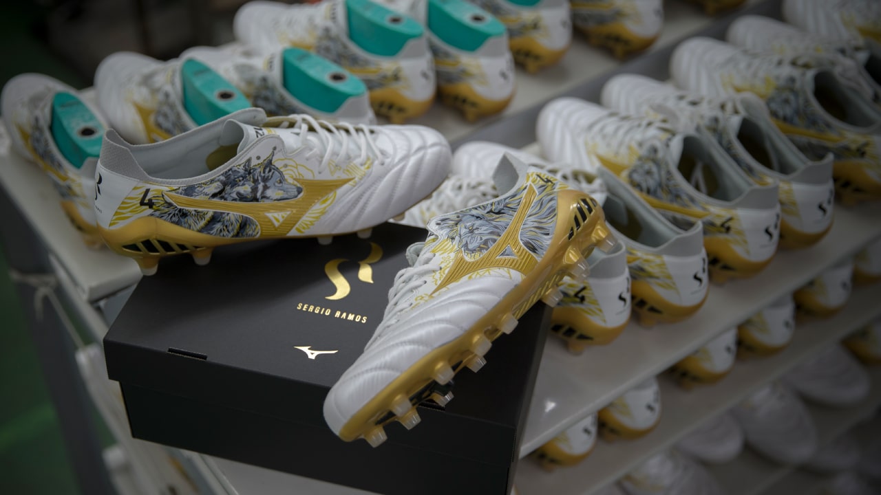 セルヒオ・ラモス選手シグネチャーモデル｜フットボール｜ミズノ公式