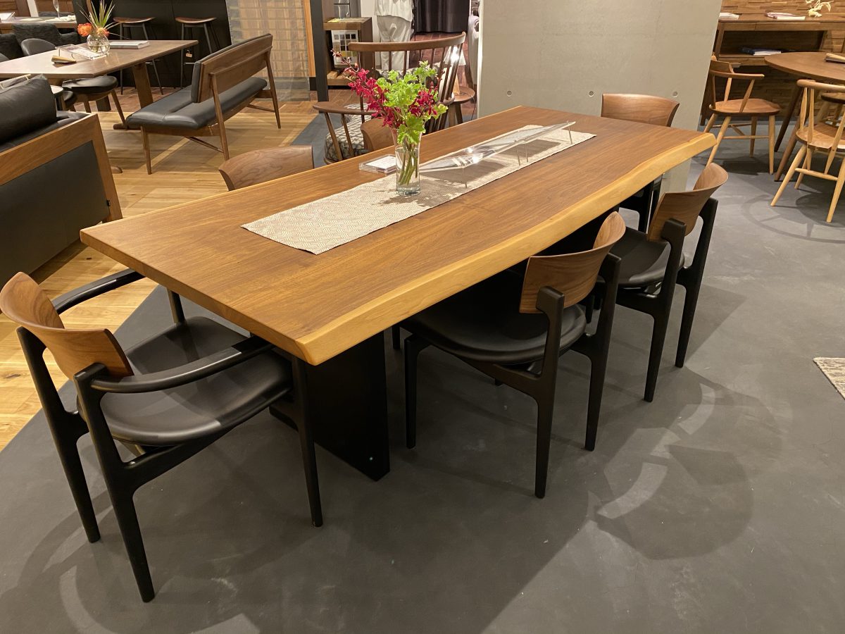 柏木工・スーパープレミアムテーブルとシックチェア | 住賓館