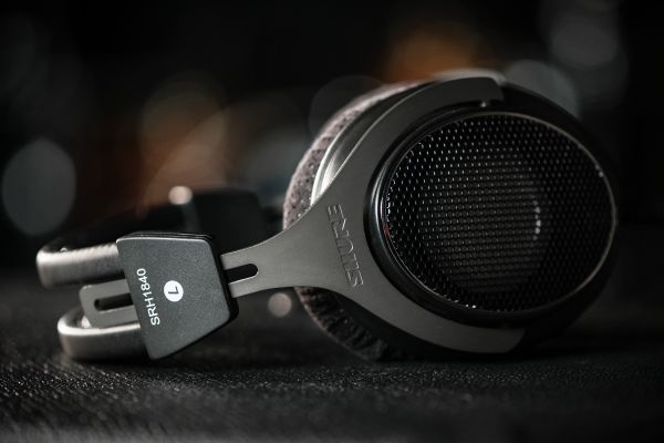 SRH1840 - Shure | 完実電気株式会社 | KANJITSU DENKI CO.,LTD