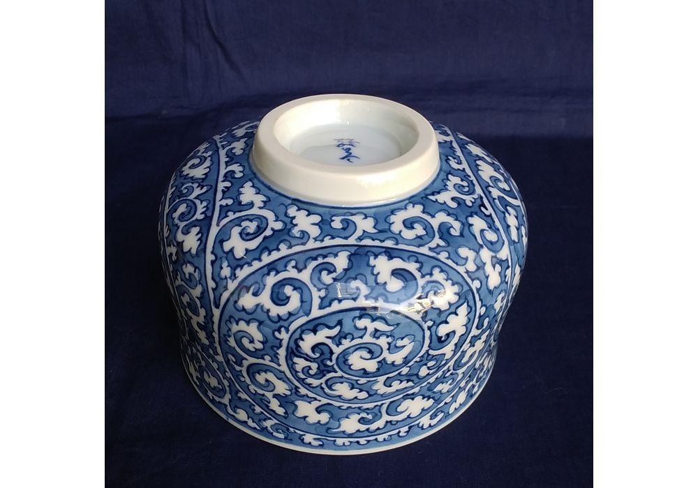 村上玄輝作 染付唐草文 抹茶碗 | 久留米で話題を呼んでいる古美術店は