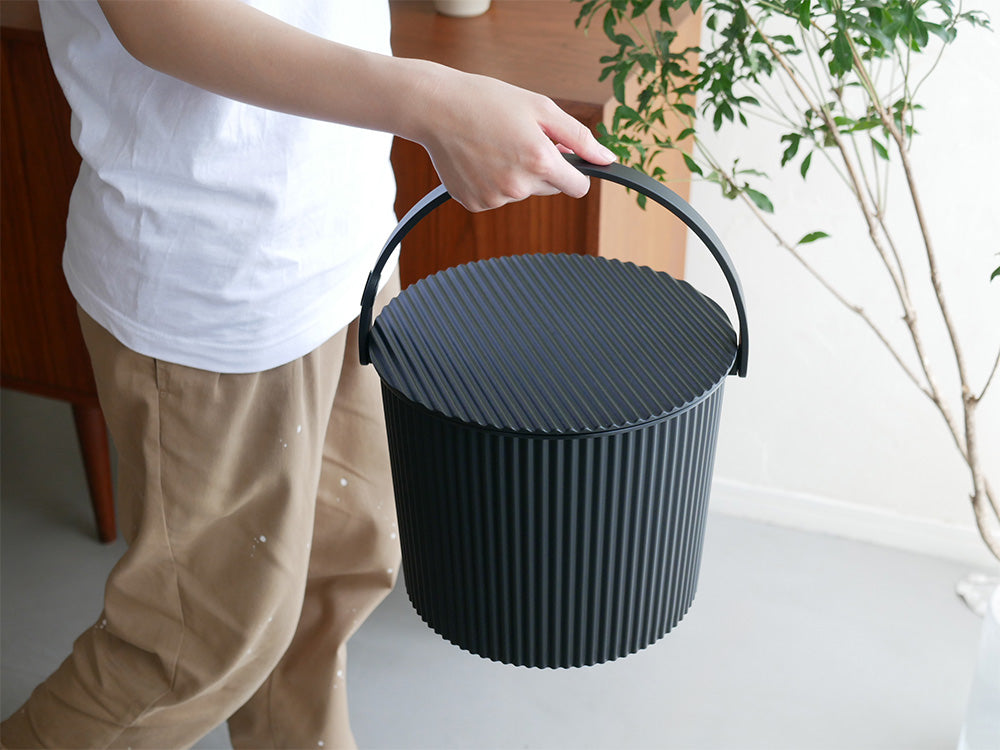 八幡化成＞スツールにもなる蓋付収納 オムニウッティ – カチモ | カチ