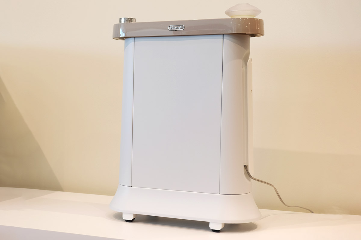 デロンギ、デザイン一新の「ゼロ風」ヒーター。見やすいカラー液晶ノブ