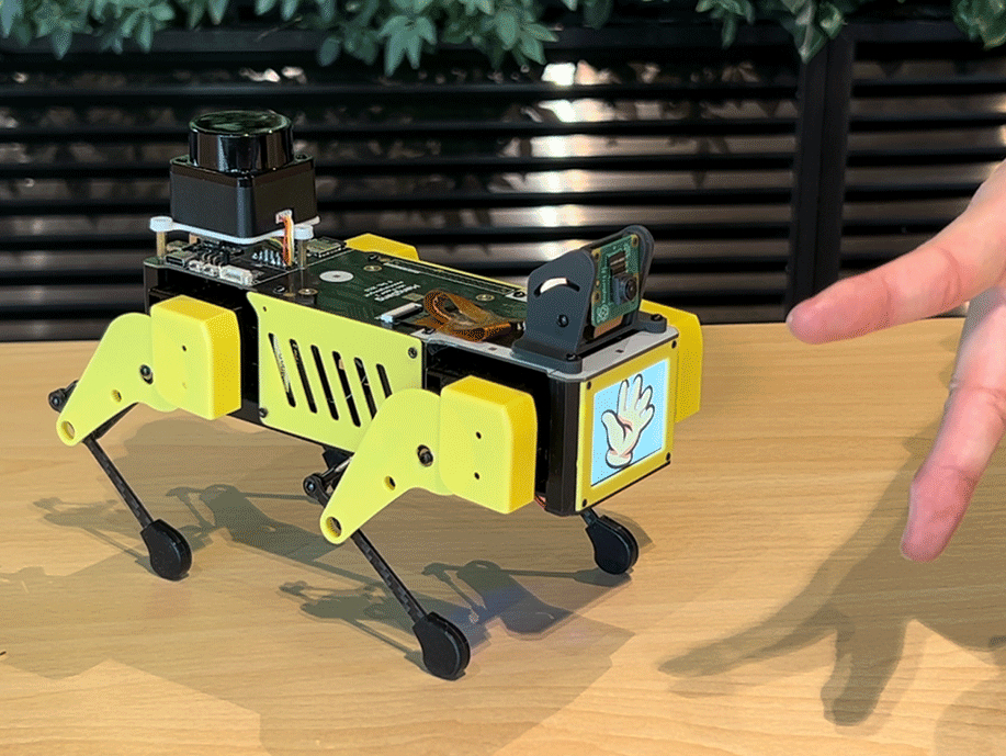 四足歩行のロボット犬 ChatGPTで会話できる - 家電 Watch