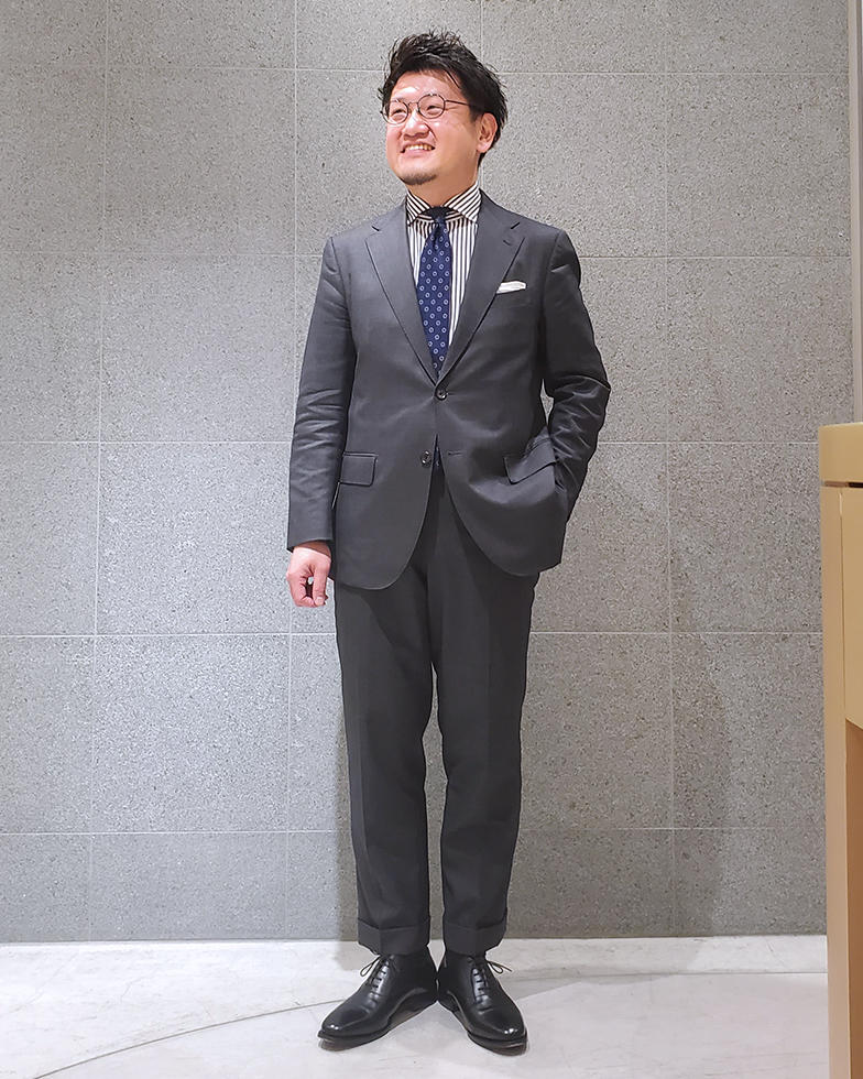 グレースーツ×ネイビー シンプルスタイル 銀座6丁目店 岡田啓太
