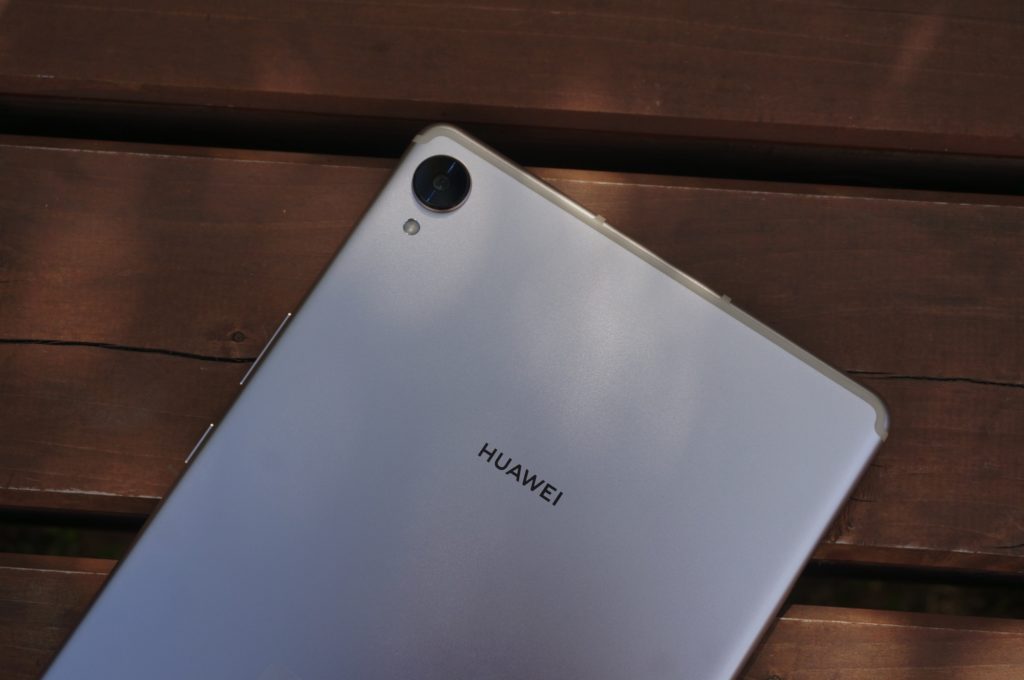レビュー】HUAWEI MediaPad M6 8.4 LTE、通話も可能でこのサイズでは