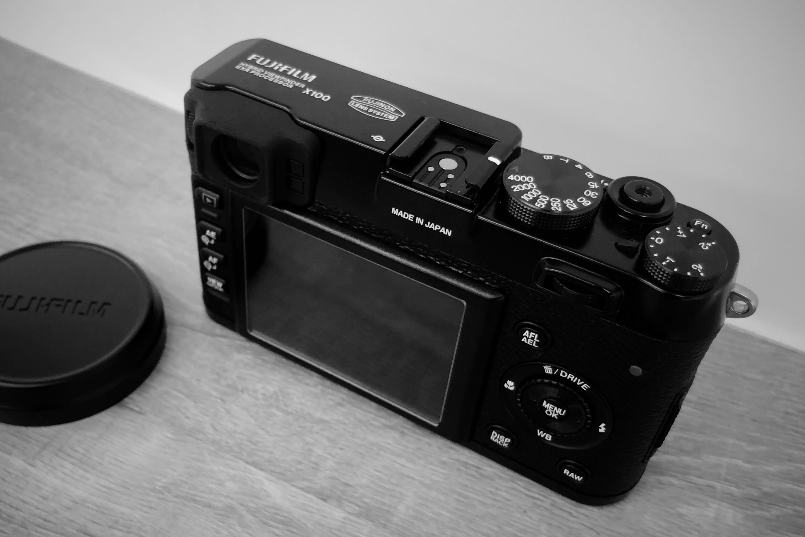 FUJIFILM Xシリーズ初代機「X100」リミテッド・エディションの誘惑