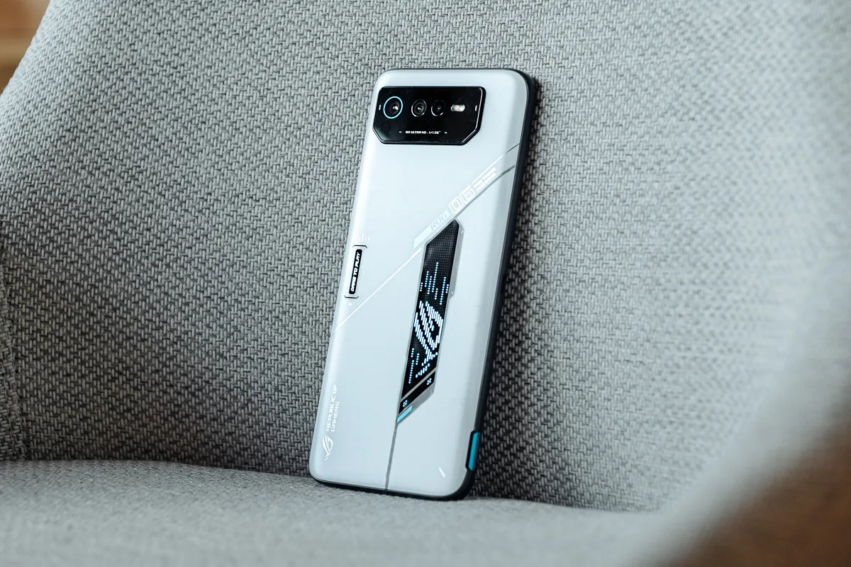 ASUSのゲーミングスマホ「ROG Phone 6」実機レビューとスペック。実は
