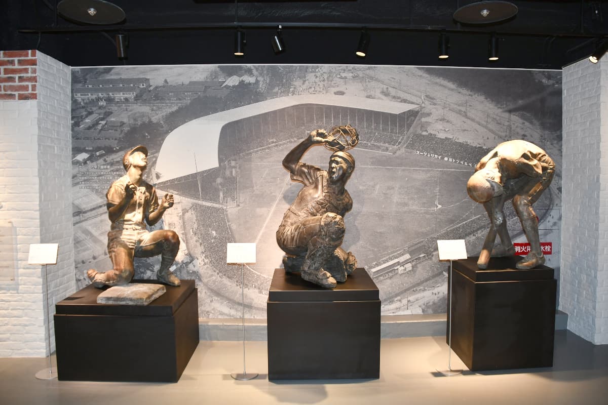 高校球児に魅せられ試合の敗者にスポットを当てた彫刻展 甲子園歴史館