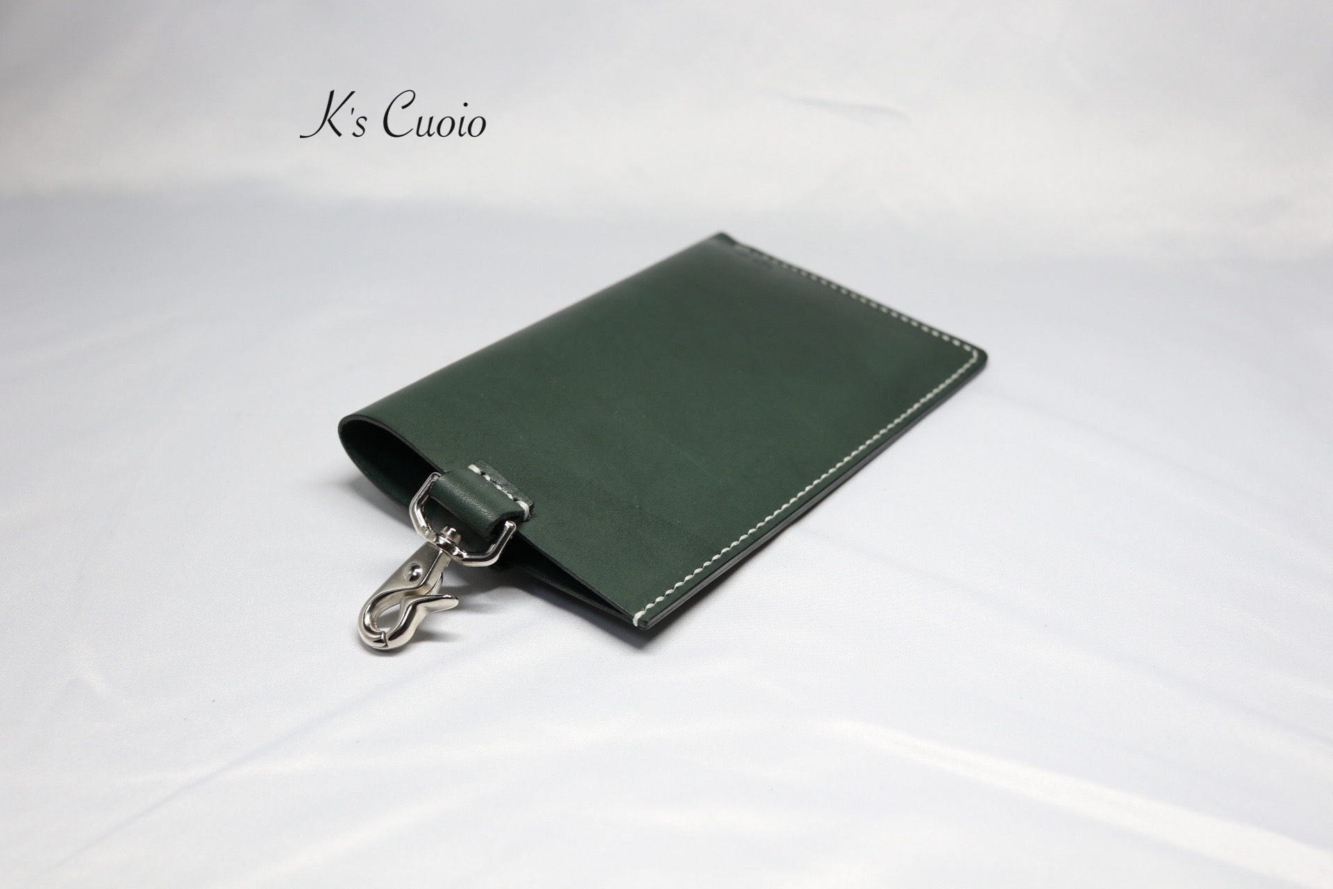 ヌメ革 手縫いスマホポーチ（グリーン色） | ハンドメイドレザー