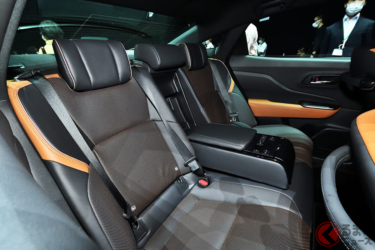 トヨタ新型「クラウンの後席」は高級ソファ？ セダンSUVになっても