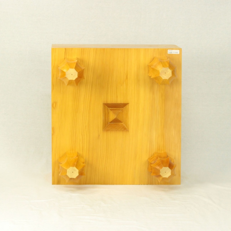 良品】碁盤 本榧 ヘソ付き 脚付き 厚み18cm 良品】碁盤 本榧 ヘソ付き