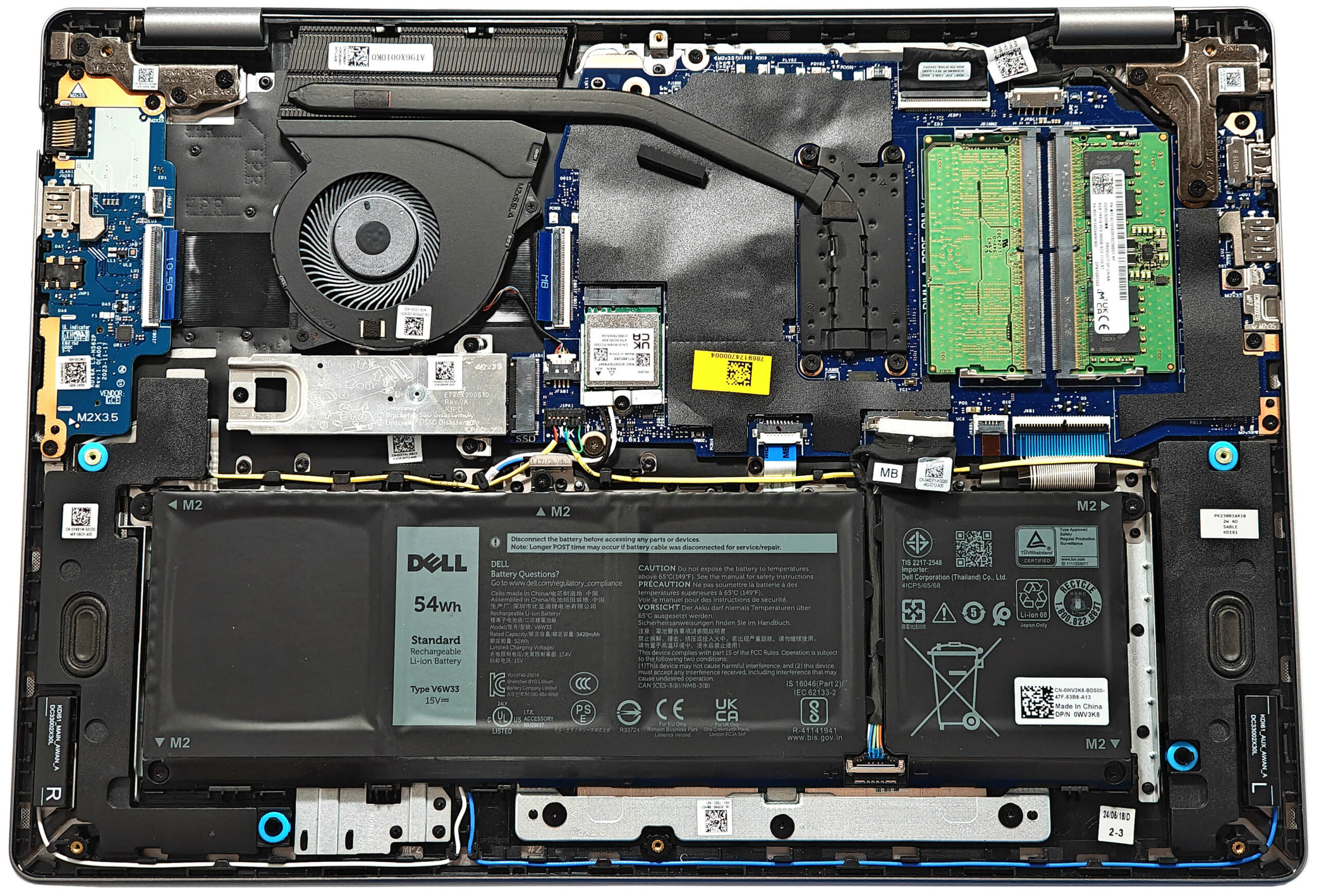 Dell Vostro 16 5640の開け方 - 分解とアップグレードオプション