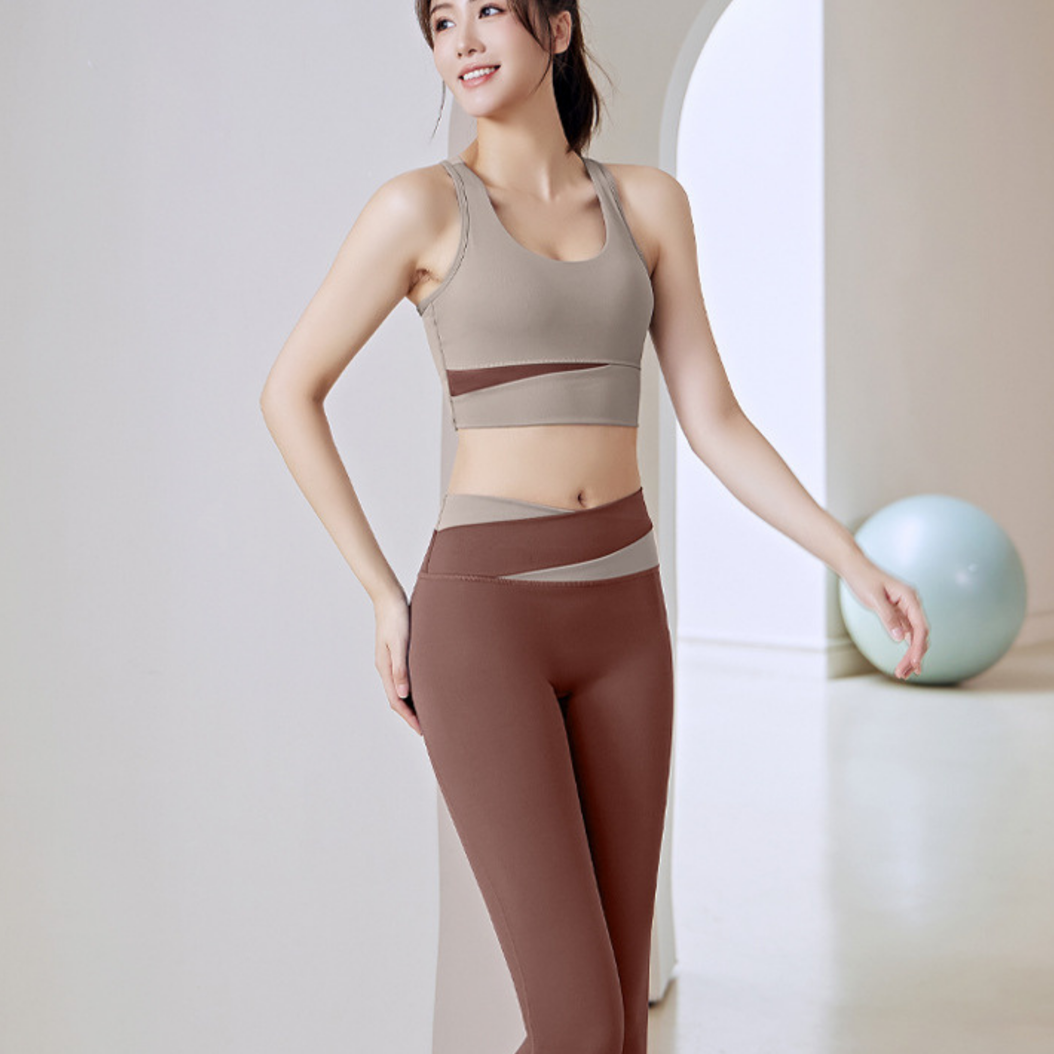 シャープライン ブラトップ＆レギンス セットアップ