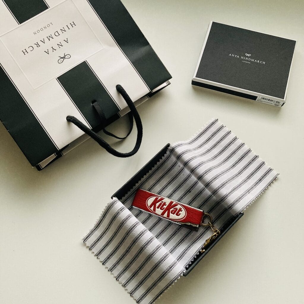 ANYA HINDMARCH アニヤハインドマーチ】キットカットのチャームが可愛