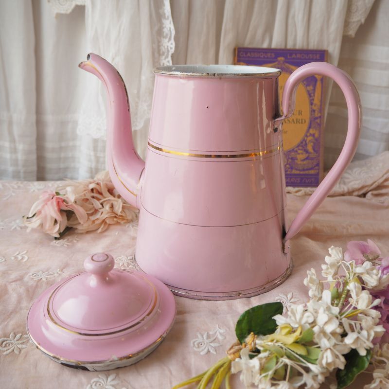 ピンク色のホーロー/コーヒーポット cuisine・キッチン