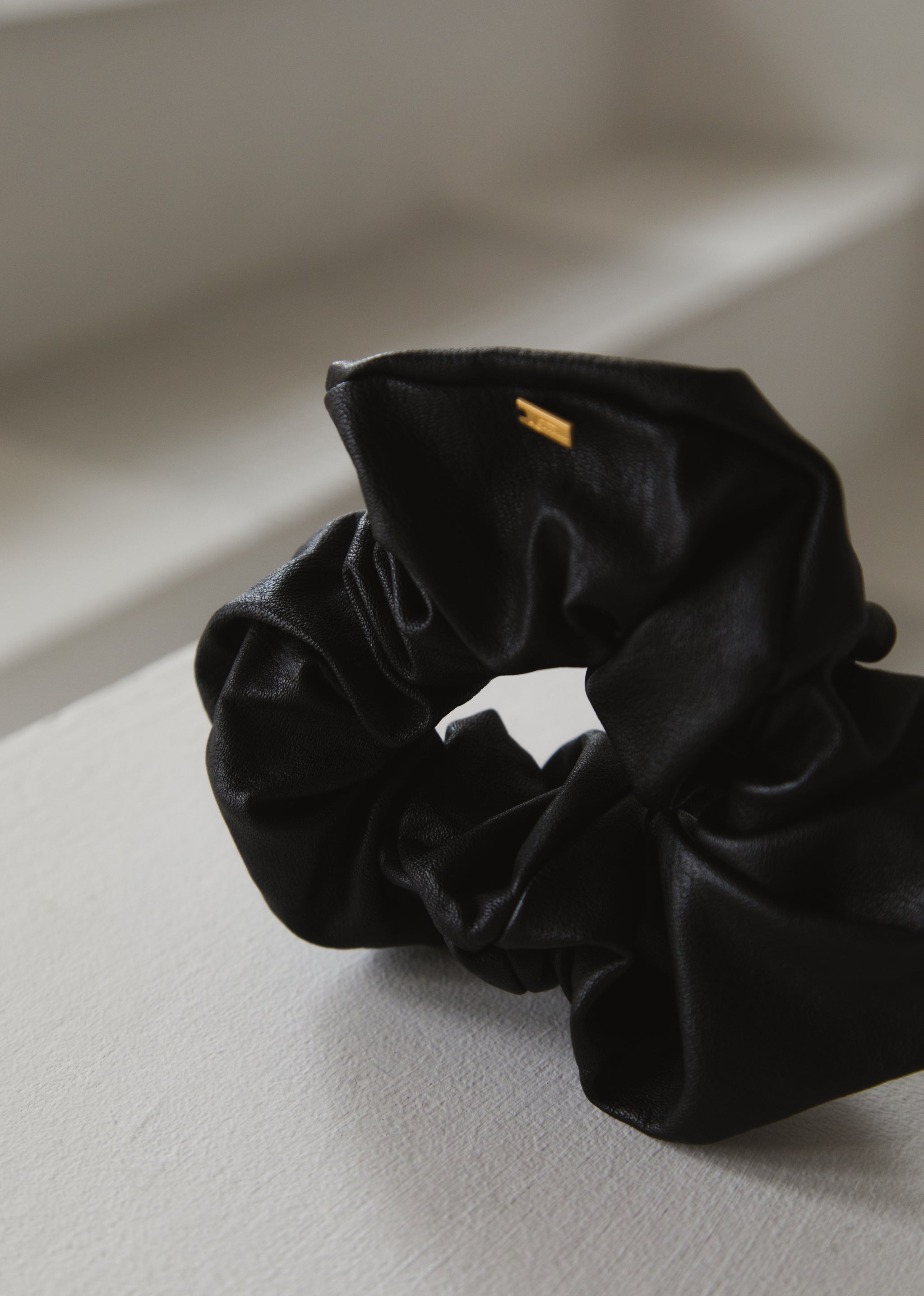 LEATHER(Black) – LETICIA