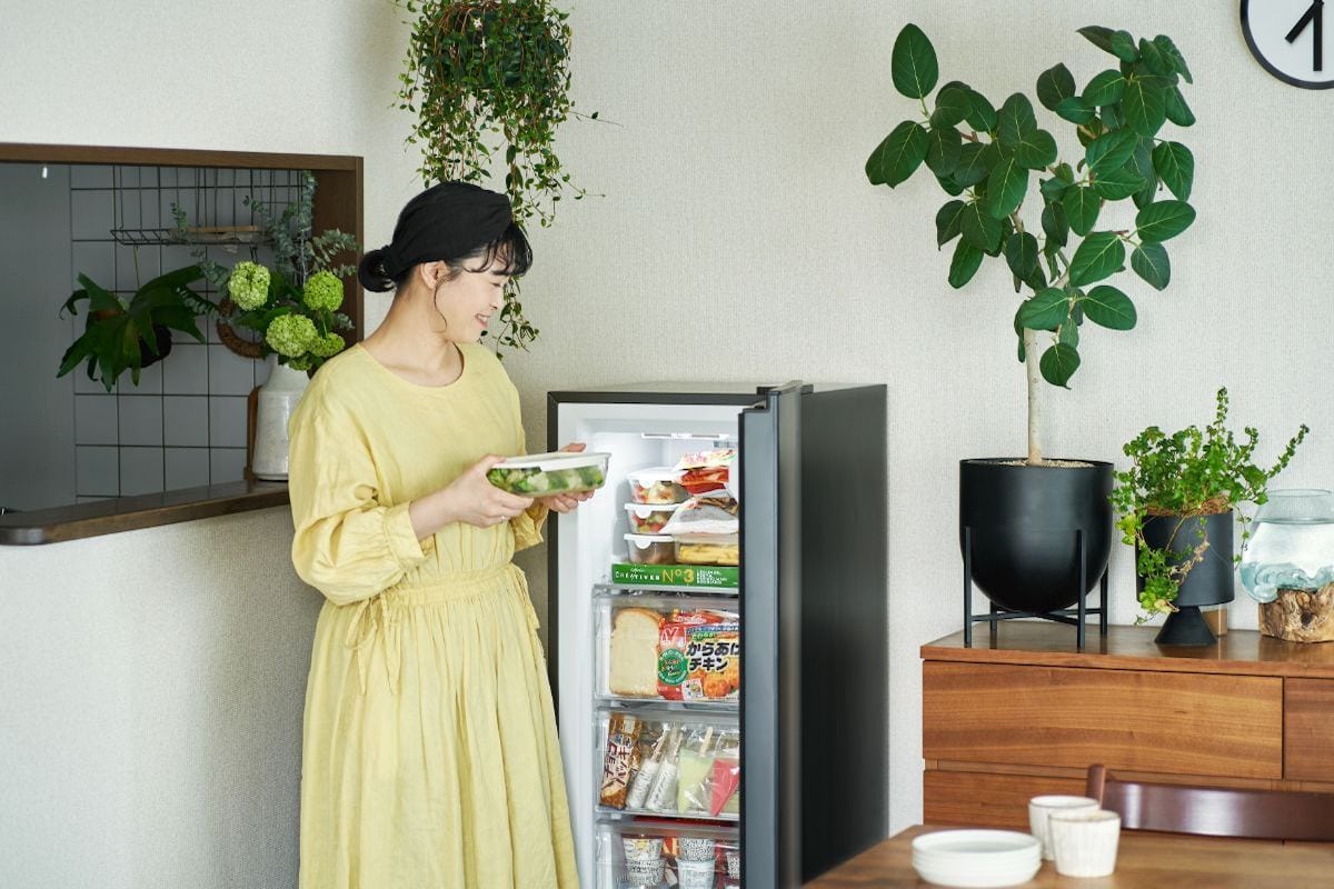 幅45cmのスリムな「セカンド冷凍庫」で整う マキさんの時産で余裕の