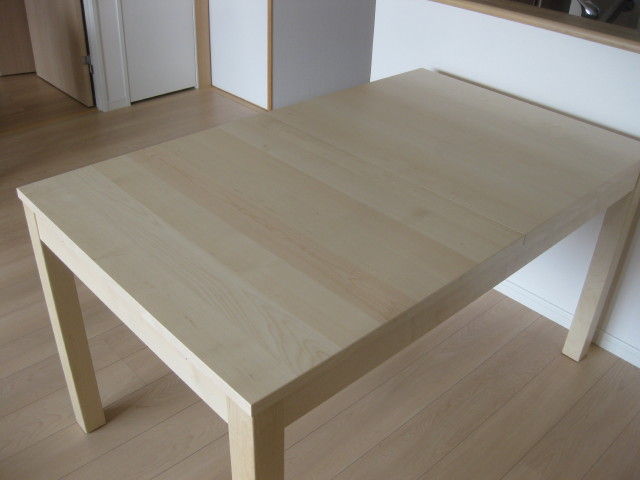 ikeaの伸縮式ダイニングテーブル ビュースタ : 転勤家庭のこんな暮らし