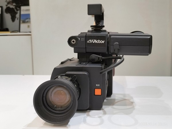 1984/昭和59/Victor/GR-C1/VIDEO MOVIE/当時世界最小最軽量のビデオ一