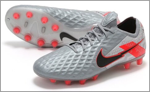 浦和レッズFW杉本健勇がファントムGTエリートのHGソールを着用