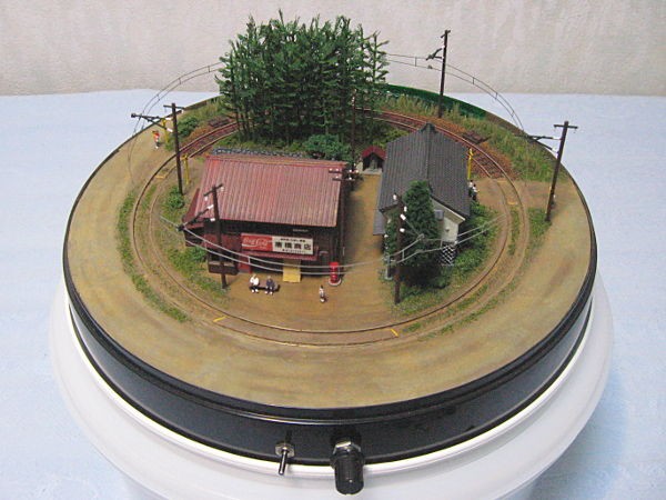 盆ジオ6号…石畳軌道と芝生軌道の欧風Nゲージミニレイアウト : 片腕な