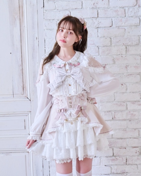 ストロベリー刺繍ブラウス ｜ LIZ LISA（リズリサ）公式通販 ｜ Tokyo
