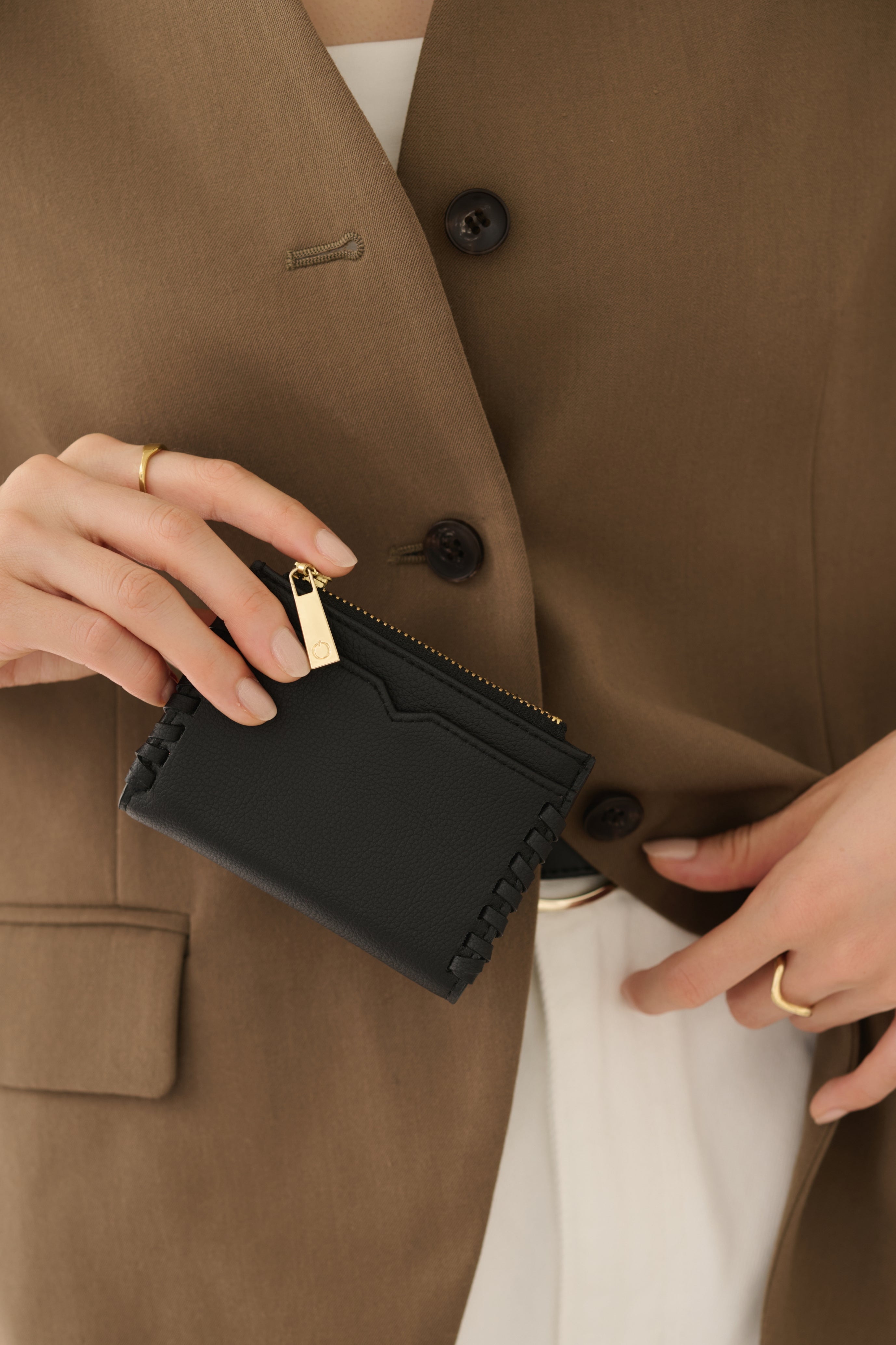 グレープレザー製コンパクトウォレット 「Grape Vine Wallet」 | LOVST