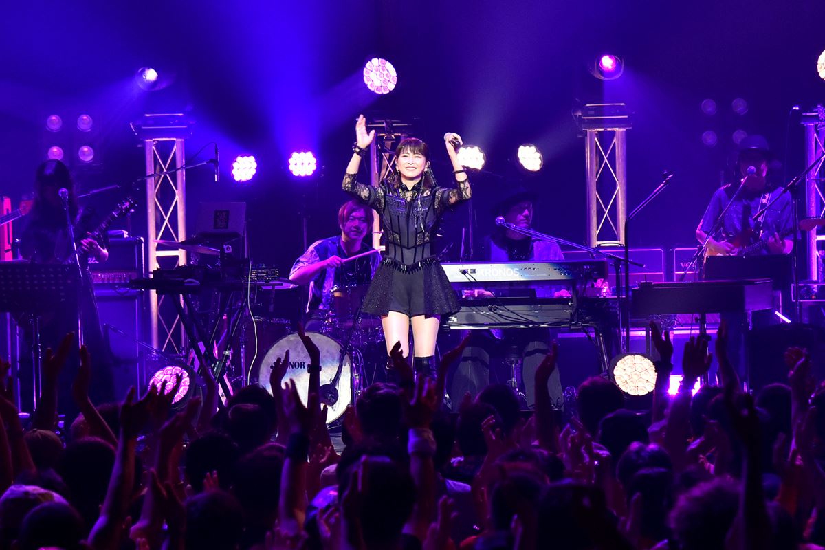 森高千里『レッツ・ゴォーゴォー!ツアー』開幕 約2時間50分で全23曲を