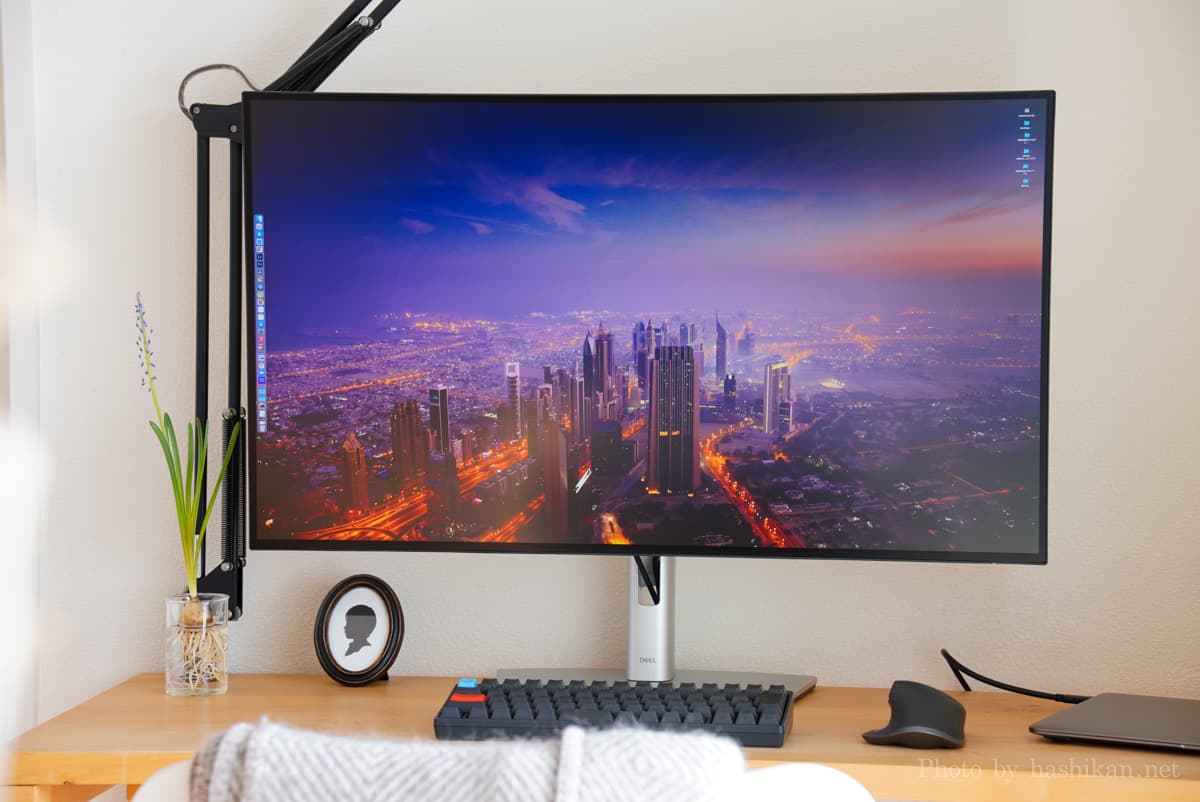 DELL U3223QE レビュー】深い黒! コントラスト比2000:1を実現するIPS