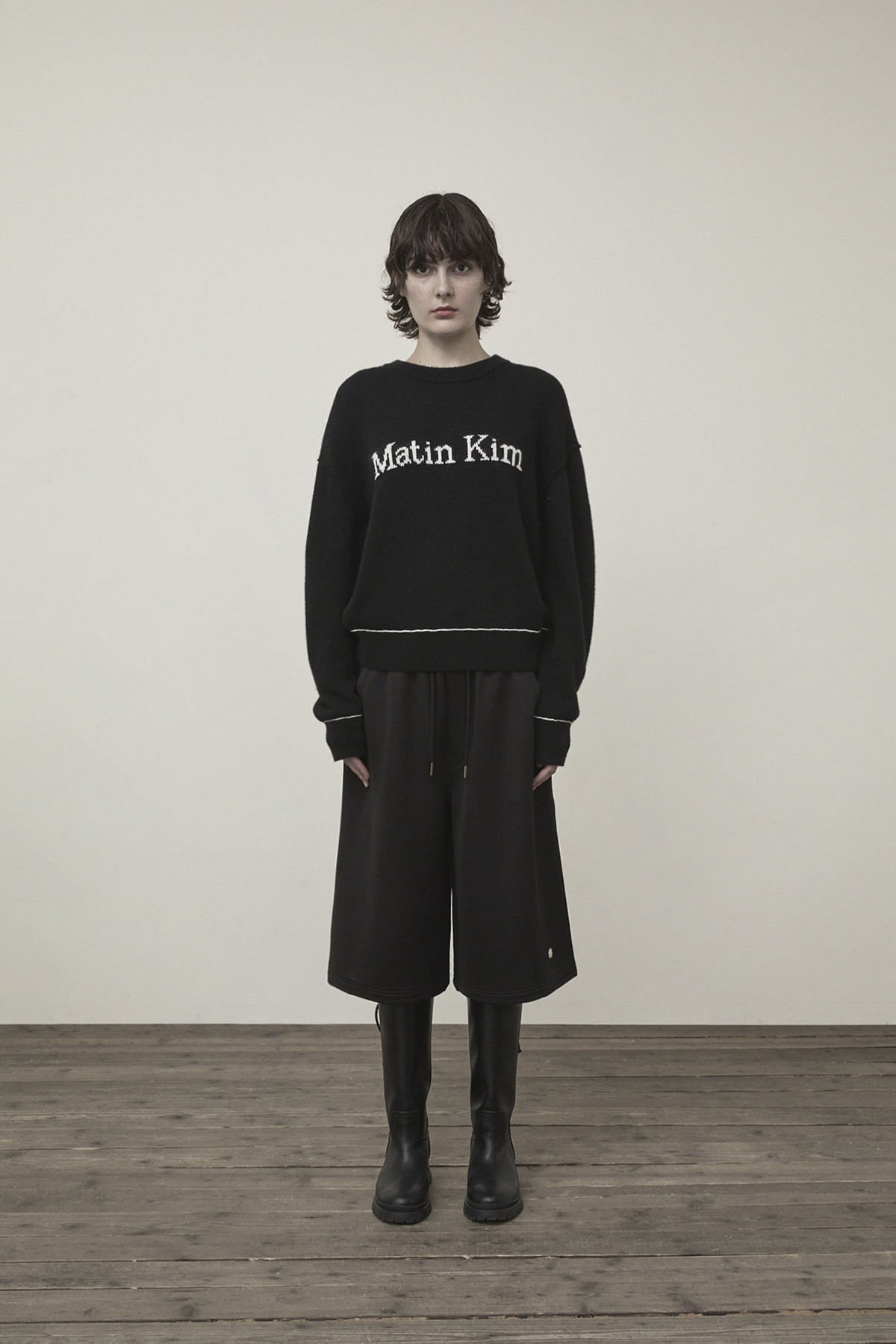 COLOR TRIM LINE LOGO PULLOVER IN BLACK - MATINKIM
