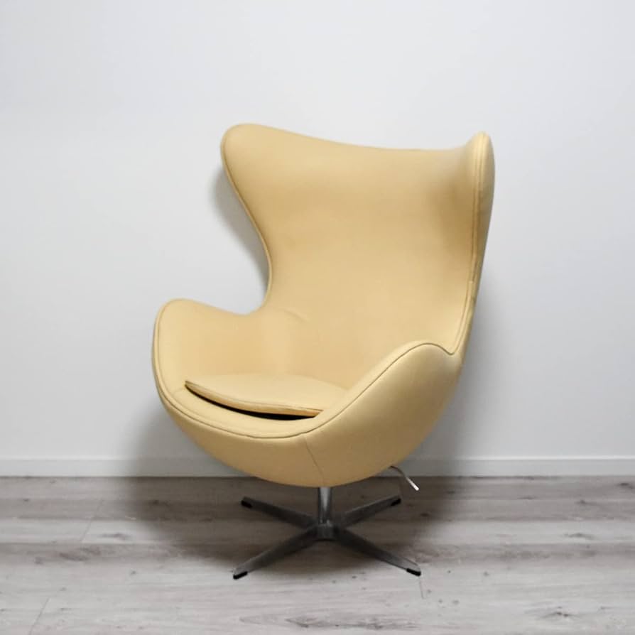 Amazon｜エッグチェア レザー仕様 色ベージュ アルネヤコブセンによる