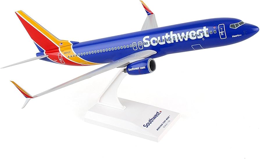 Amazon.com: Skymarks Daron Southwest 737-800 1/130 New Livery