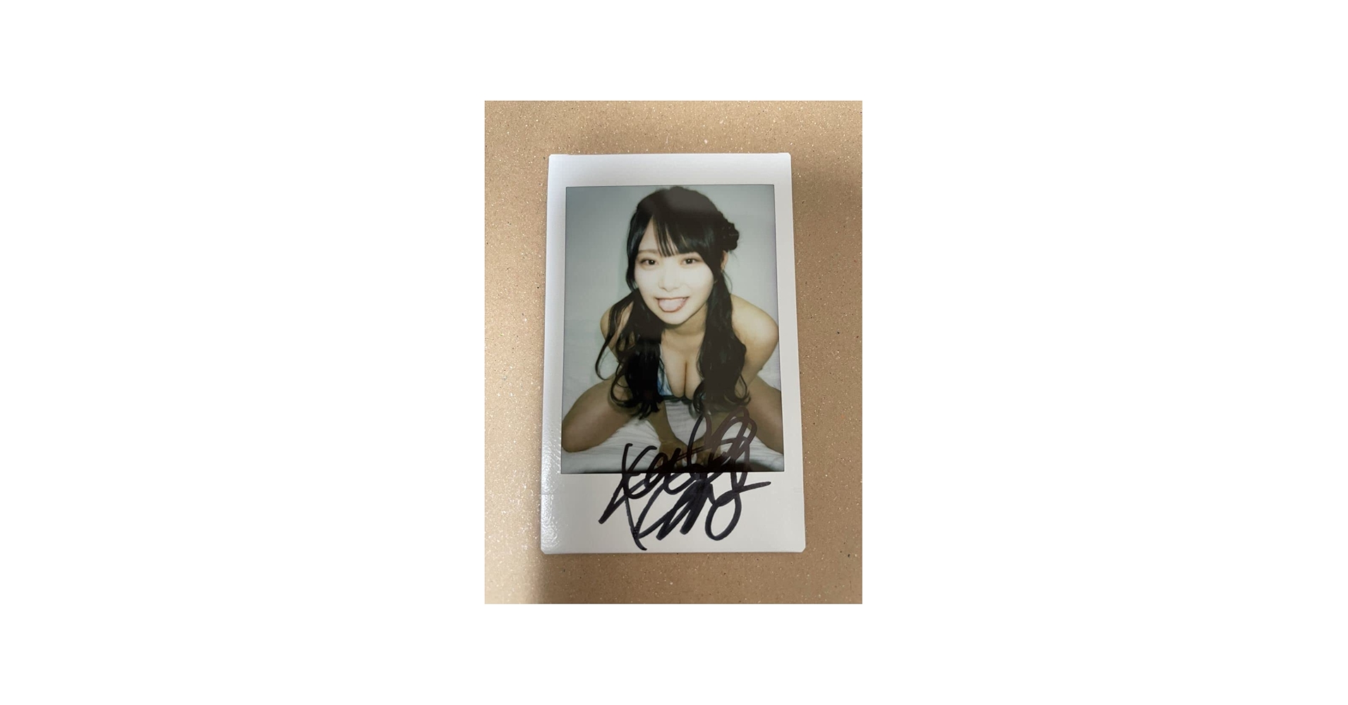 Amazon.co.jp: 桜井木穂 直筆サイン入り特典チェキ① : おもちゃ
