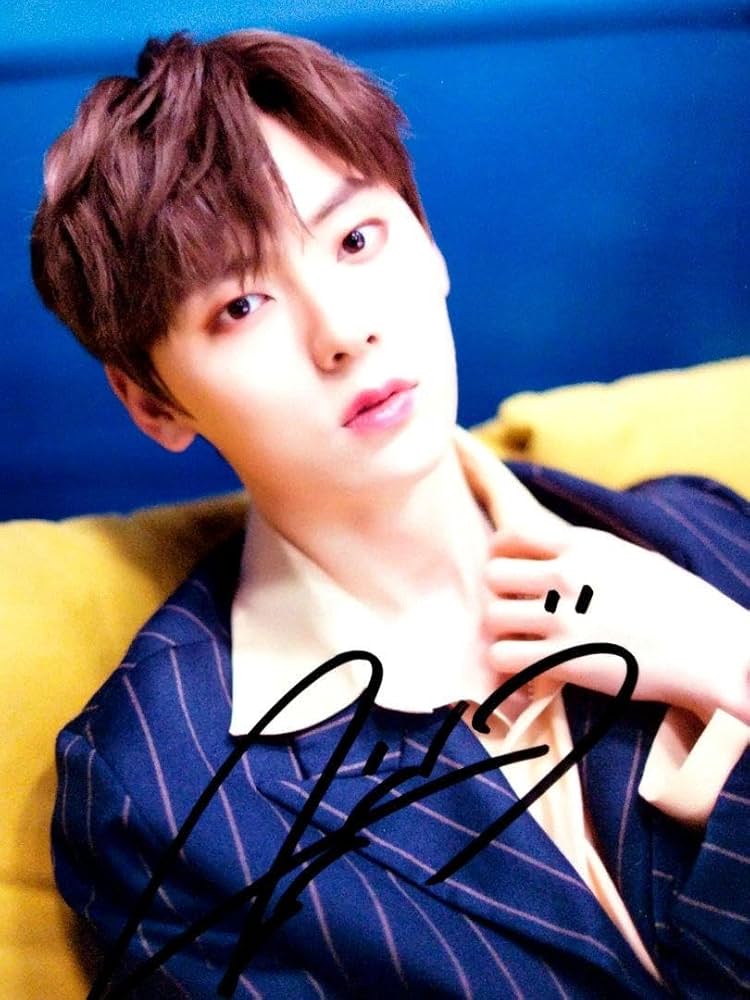 Amazon.co.jp: ファンミニョン直筆サイン入り2Lサイズ写真…Hwang MIn