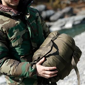 Amazon.co.jp: Defence 4 Carinthia 限定モデル 寝袋 シュラフ 冬用