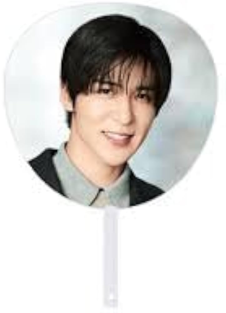Amazon.co.jp: Snow Man 【 ジャンボうちわ （ 目黒蓮 ） 】 Dome tour