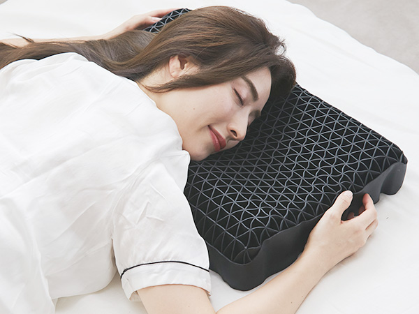 Amazon｜ヒツジのいらない枕 至極ブラックレーベル（父の日限定