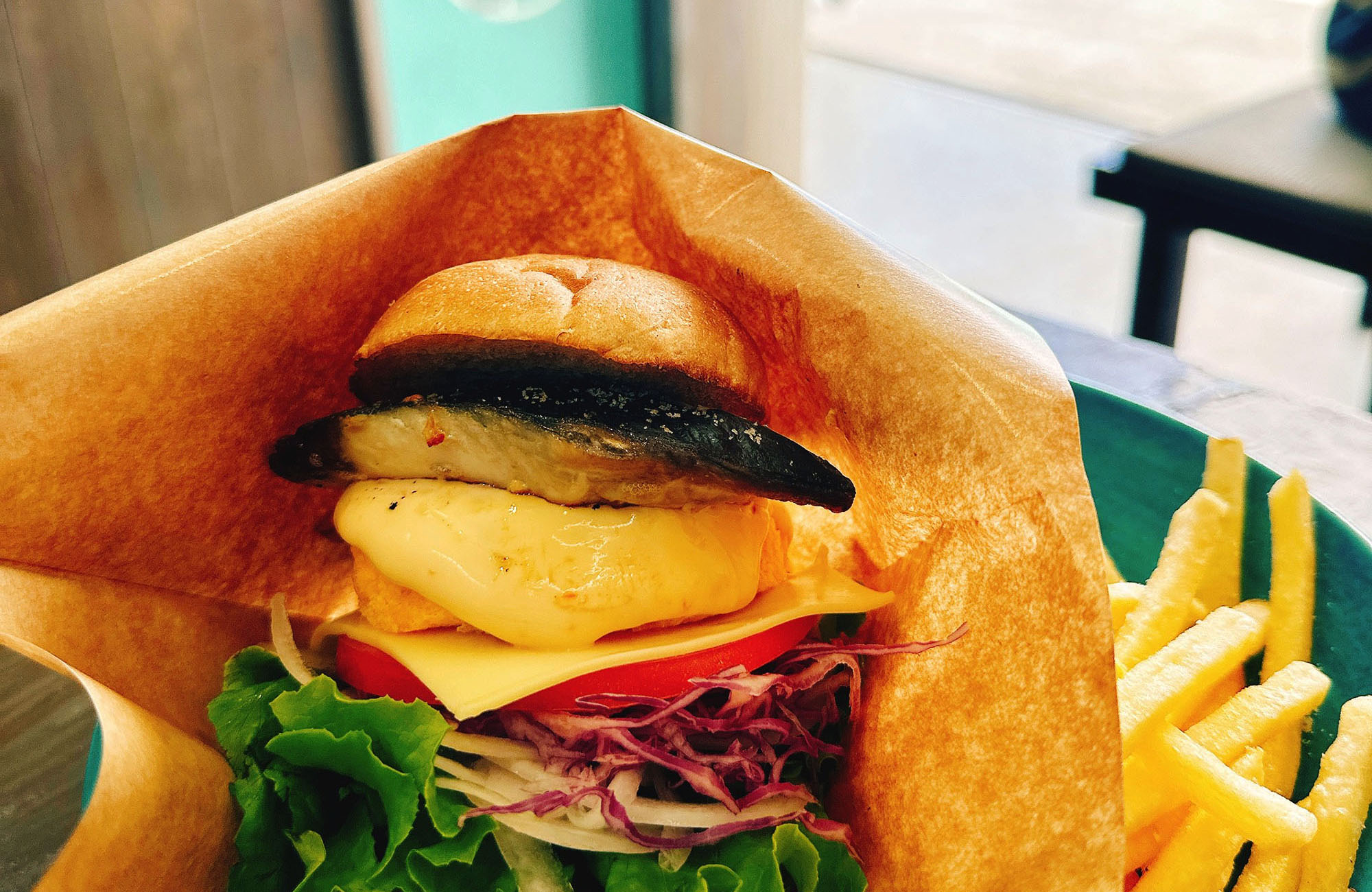 身体にやさしい鯖バーガーが絶品！『MK CAFE』｜豊見城市瀬長