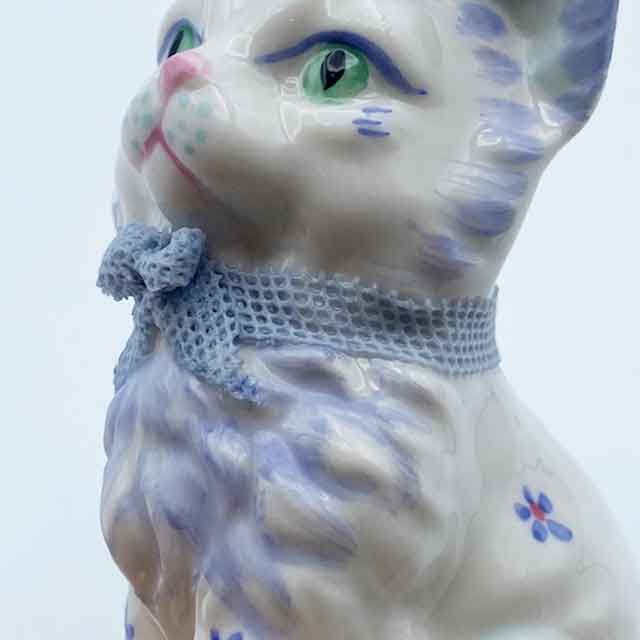 Irish Dresden ブルーのリボンの白猫フィギュリン アイリッシュ