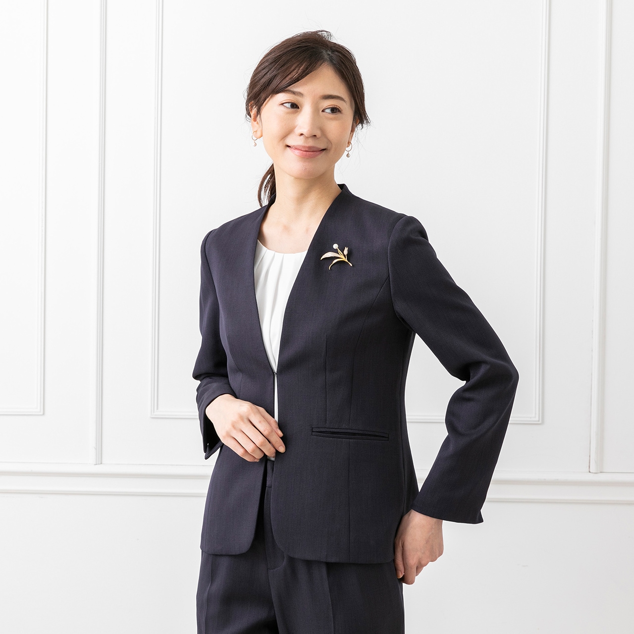 商品番号2002310]カラーレスジャケット×ストレートパンツのネイビー