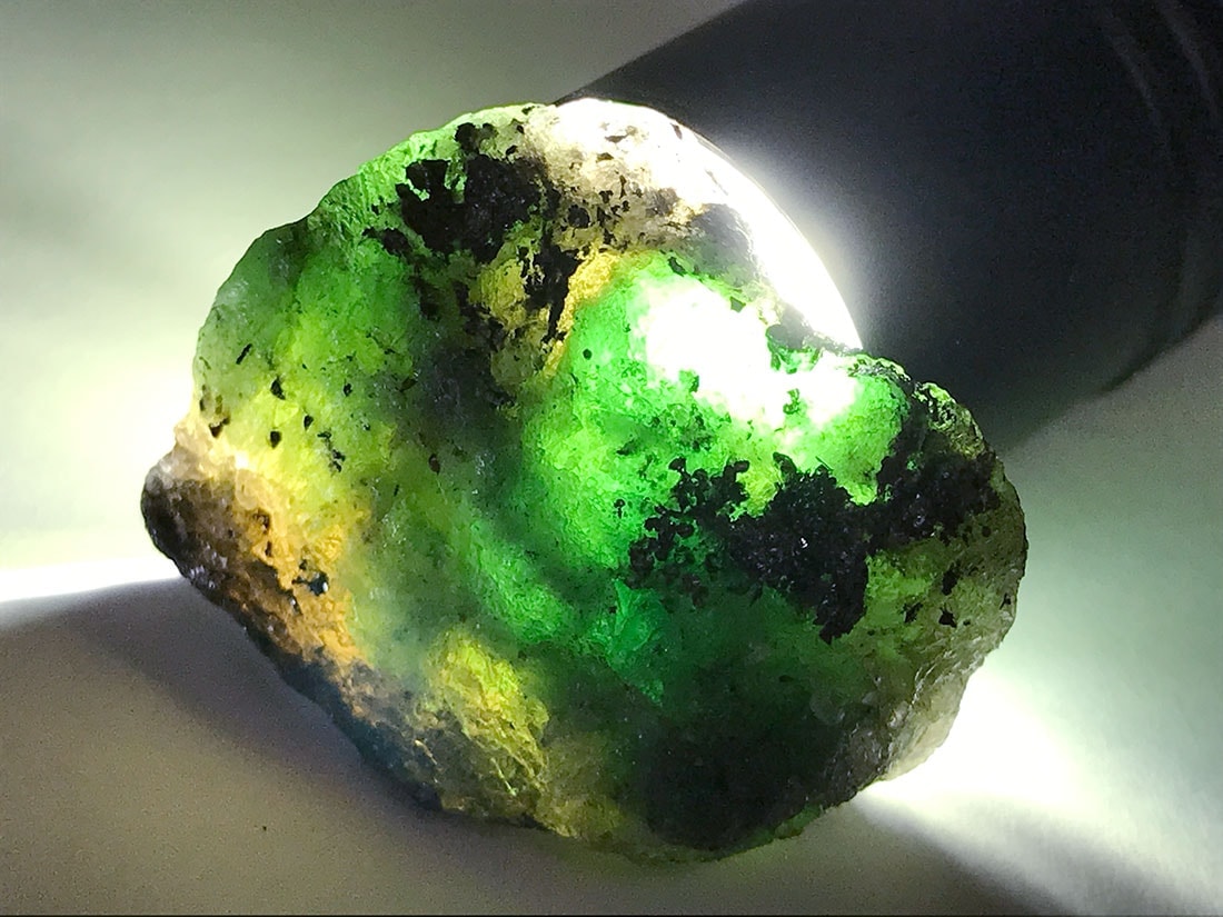 タンザニア産ツァボライト(グリーンガーネット)