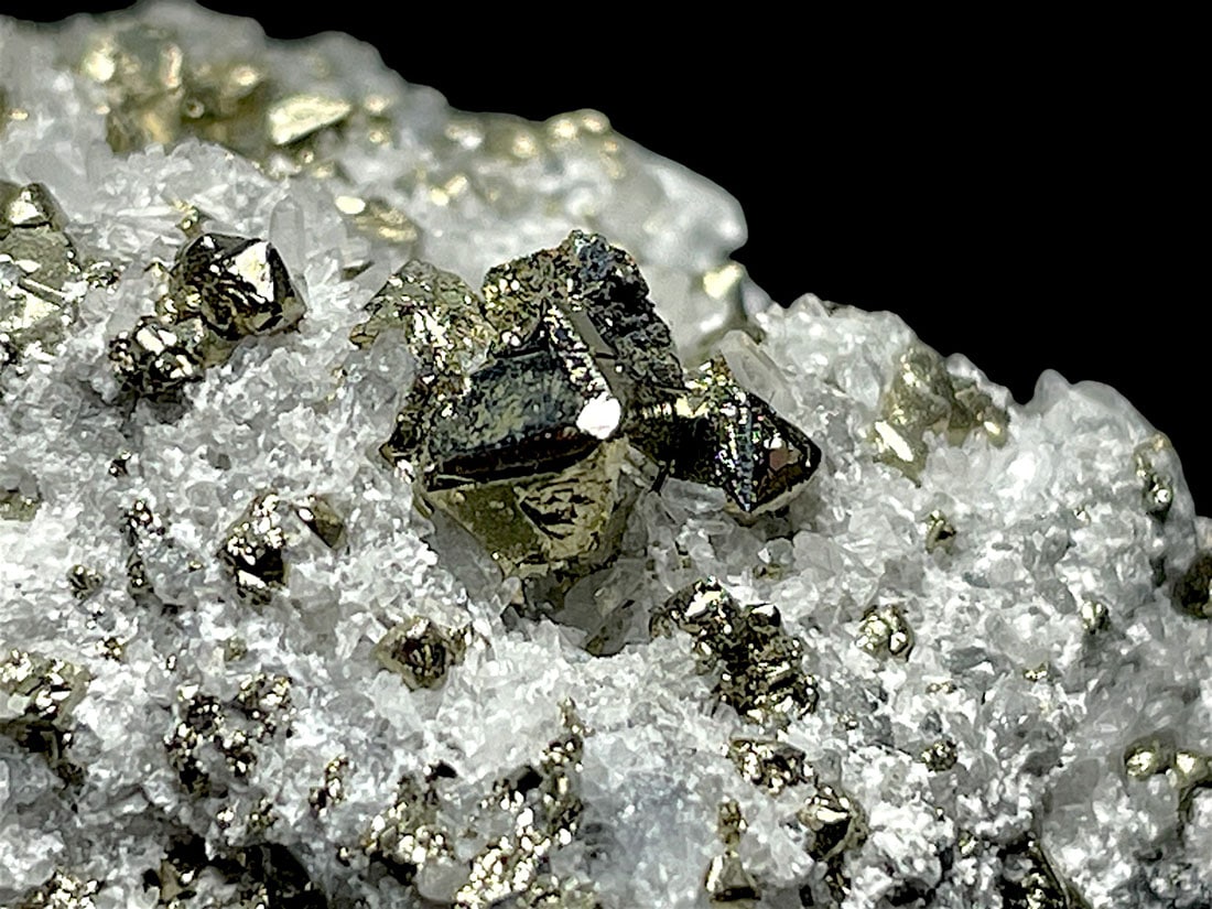 超レア！ ペルー産 八面体 パイライト / 水晶 クラスター