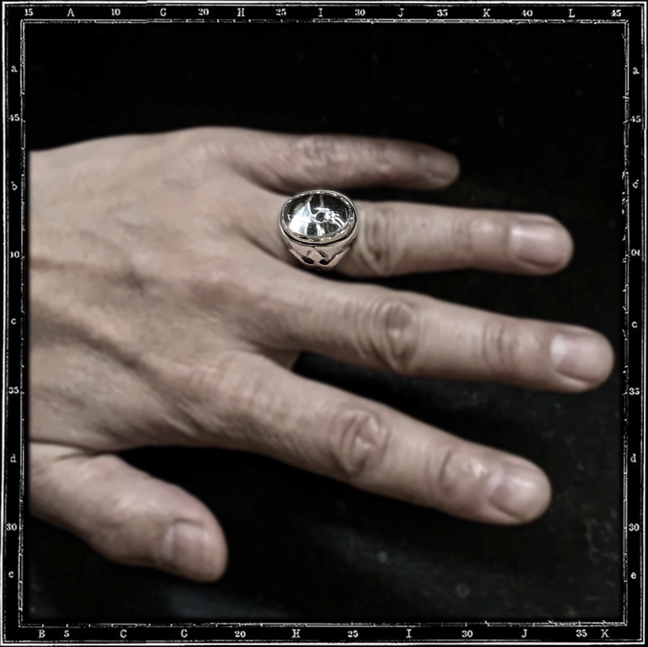 CRYSTAL SKULL RING - LARGE | クレイジーピッグ公式オンラインストア