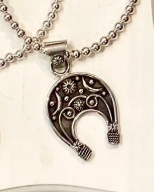 NAVAJO ナバホ /Ericka Nicolas Begay】ナジャネックレストップ① NAJA