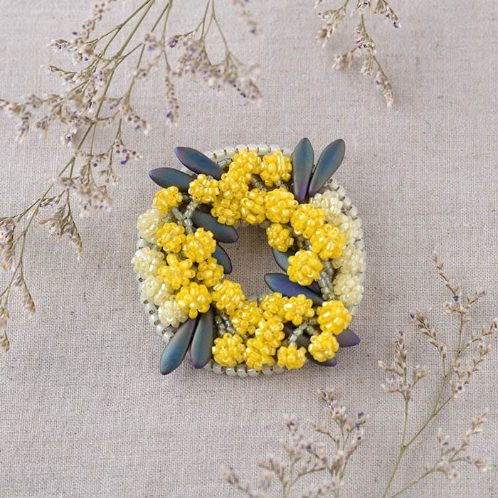 ミモザリースブローチ 【作家：大槻友美（brilliant）】 | アイテムで