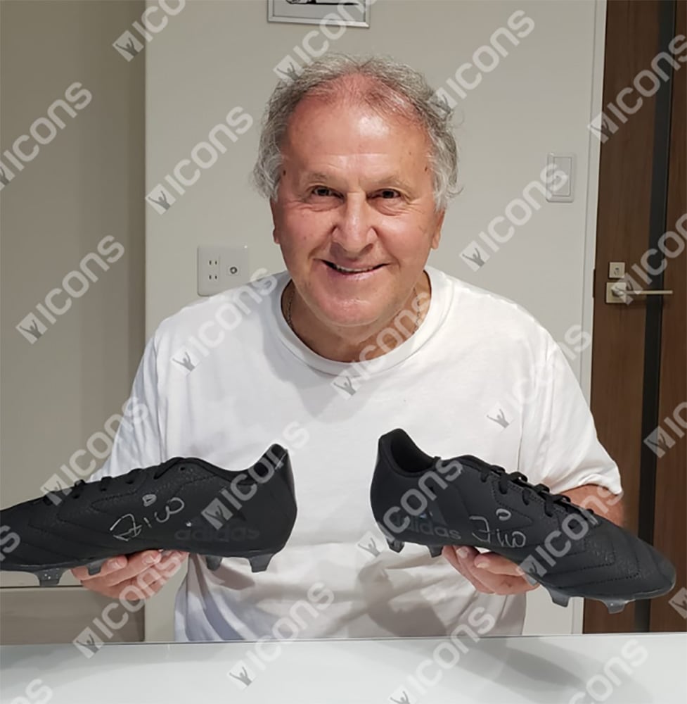ジーコ 直筆サイン入りスパイク （Zico Signed Black Adidas Blackout