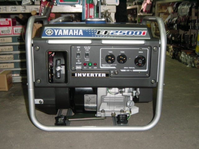 ヤマハ EF2500i インバ－タ－発電機 定格出力:2.5kVA 50Hz/60Hz 25A