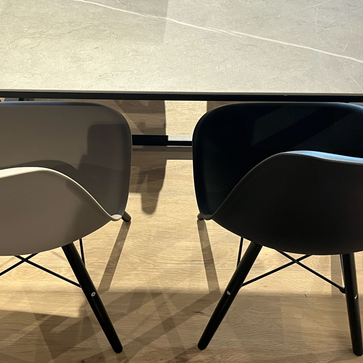 イームズシェルチェアでナチュラルかわいいが実現【全12色】